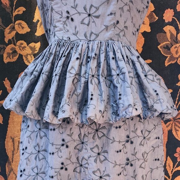 1940s Eyelet Peplum Dress - Picture 5 of 8